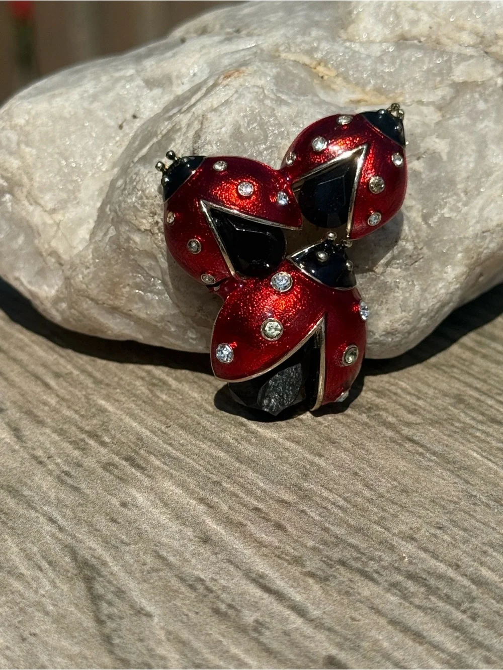 EUC Vintage LadyBug cabochon stones Crystal Triple Brooch